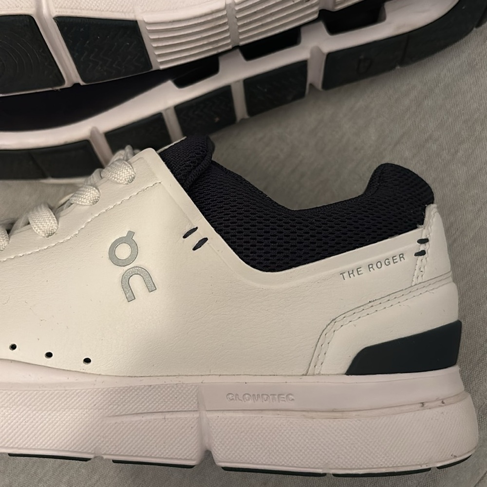 On Cloud Sneakers Tennis - WORN ONCE